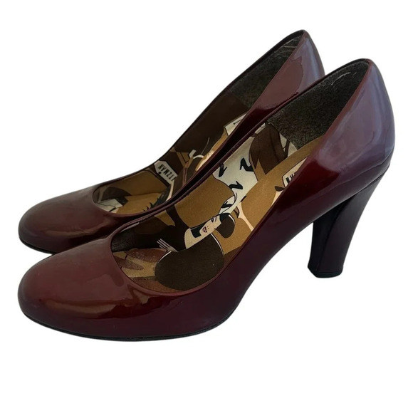 Stuart Weitzman Red Patent Leather Pumps Chunky Heel Party Size 9 Women's - Picture 1 of 12